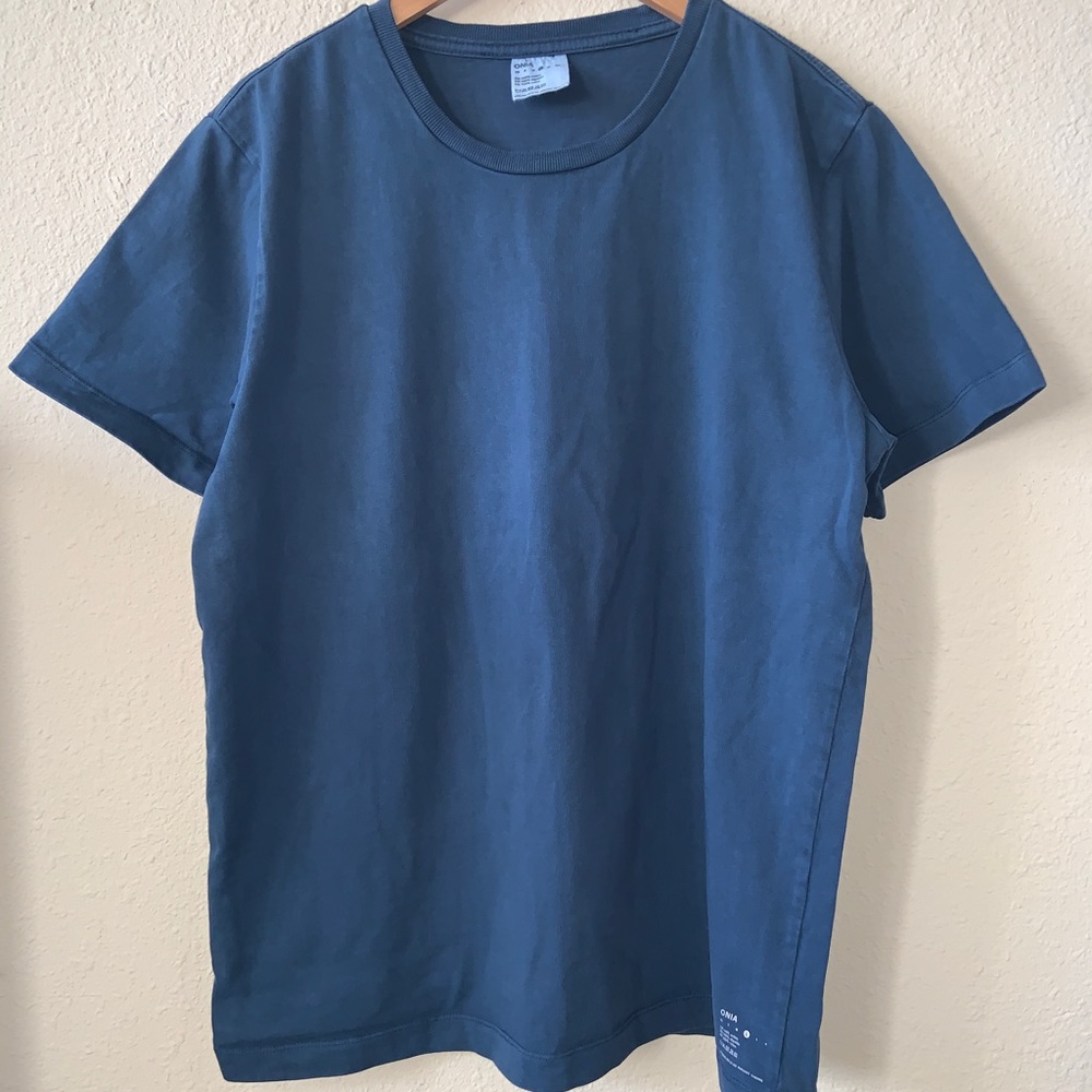 Onia men’s blue tshirt (large)